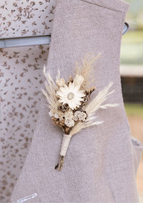 סיכת דש לחתן Liv