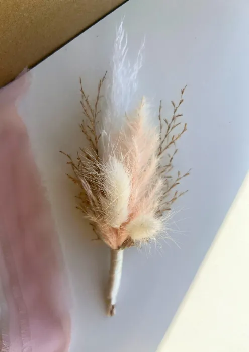 סיכת דש לחתן Blush